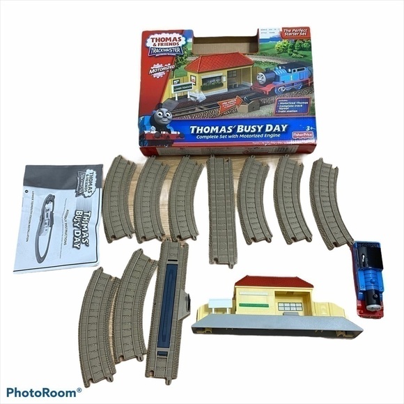 Thomas Busy Day Train Track Starter Set Kids Toy - Picture 1 of 7